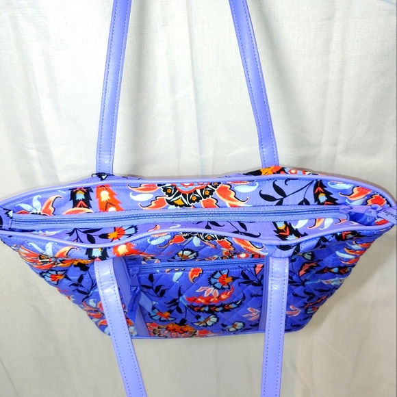 🎉HP🎉Vera Bradley Small trimmed tote in Mural Garden - Picture 5 of 6